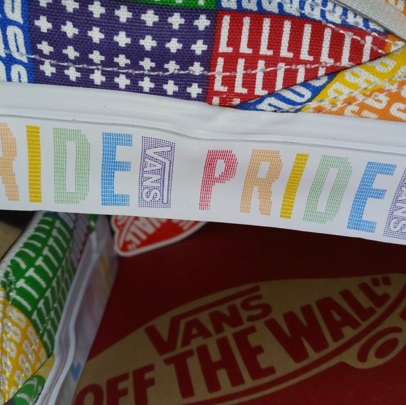 Vans Classic Slip On Pride sz 6.0 Men 7.5 Woman - Picture 4 of 12